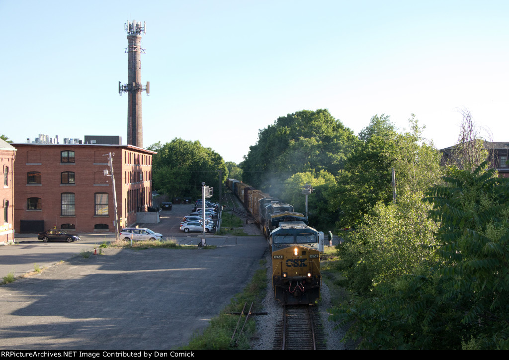 CSXT 474 Leads M427 in Clinton